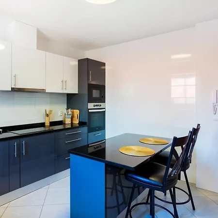 Tranquil Oasis: 3 Bedroom Sea View With Lush Yard بيت للعطل فونشال