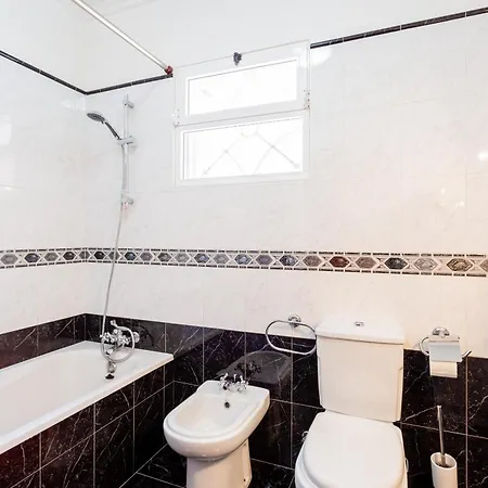 بيت للعطل Tranquil Oasis: 3 Bedroom Sea View With Lush Yard *