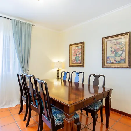 بيت للعطل Tranquil Oasis: 3 Bedroom Sea View With Lush Yard *