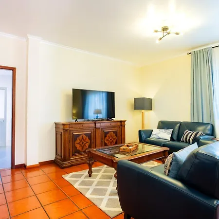 بيت للعطل Tranquil Oasis: 3 Bedroom Sea View With Lush Yard فونشال