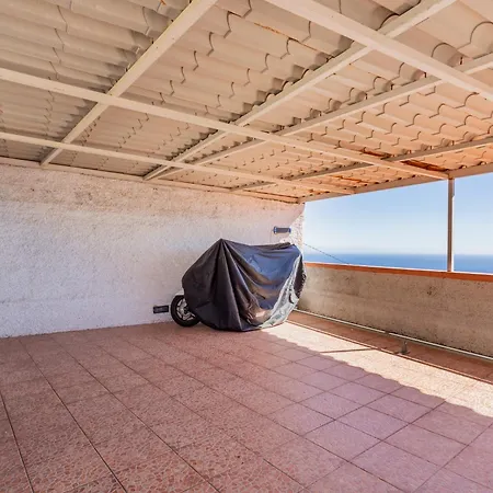 Tranquil Oasis: 3 Bedroom Sea View With Lush Yard فونشال