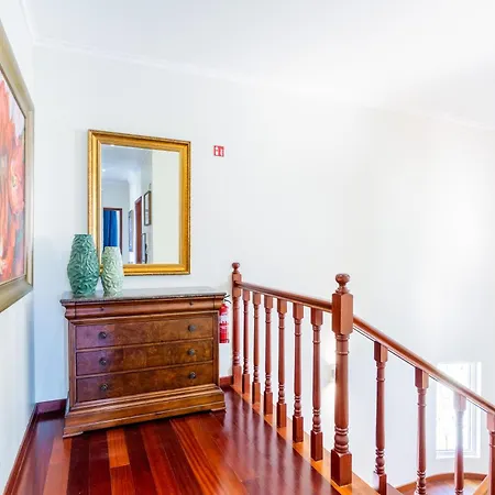 Tranquil Oasis: 3 Bedroom Sea View With Lush Yard فونشال