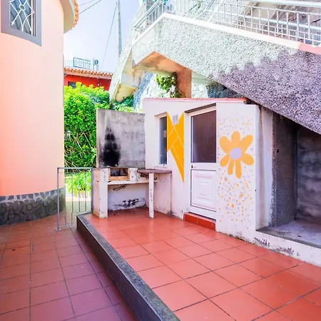 بيت للعطل Tranquil Oasis: 3 Bedroom Sea View With Lush Yard فونشال
